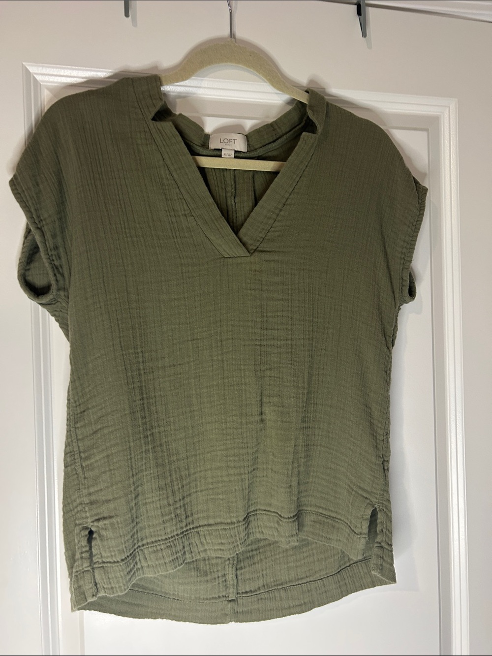 LOFT Olive Green Cotton Gauze V-Neck Short Sleeve Blouse - Size XS